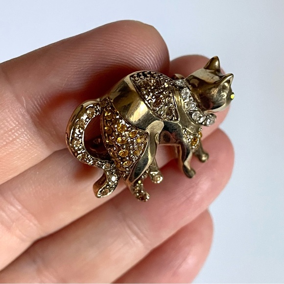 Vintage goldtone cat brooch pin arched back rhinestones cat lady - Picture 2 of 12